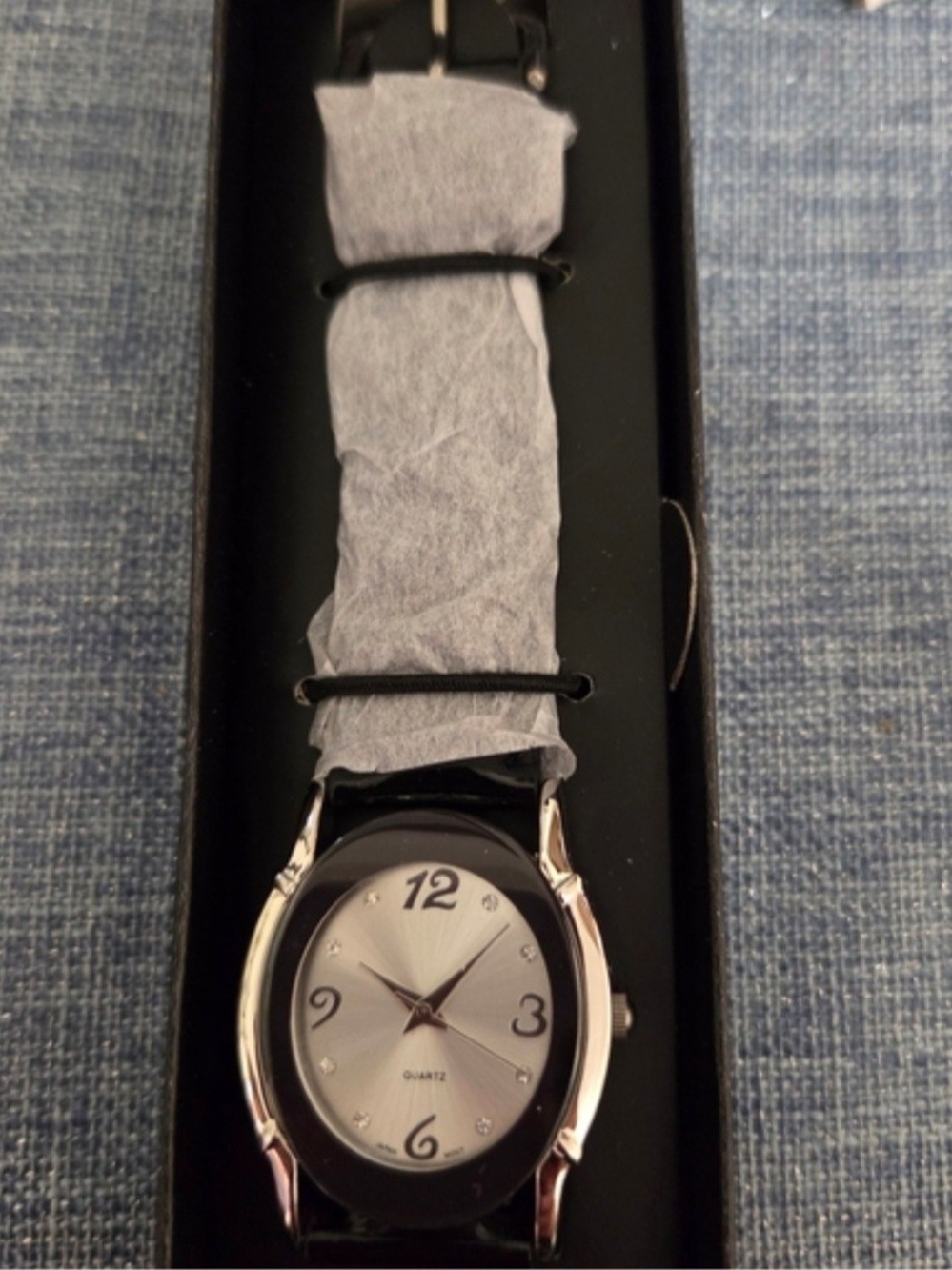 🍁 Avon Black and Silver Women's Quartz Watch